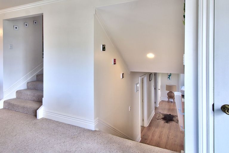 Photo of property in 45a Beaubank Road, Kelston, Auckland, 0602
