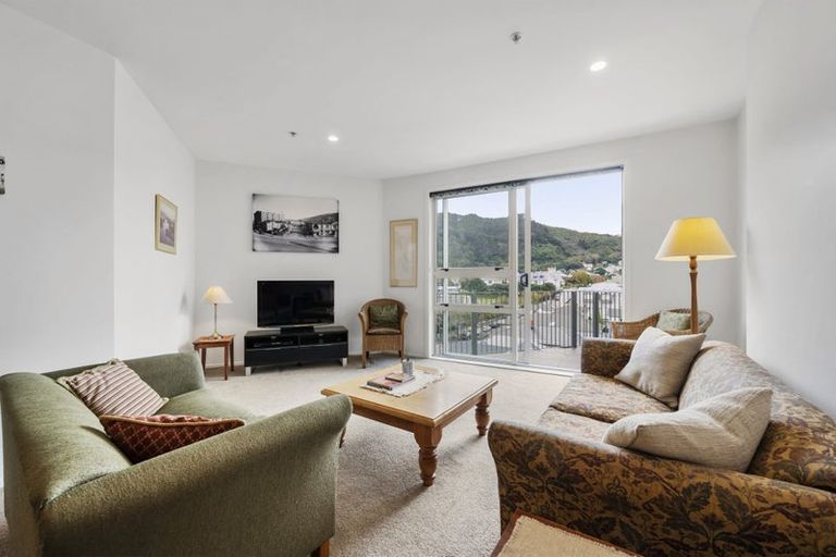 Photo of property in Stadium Garden Flats, 401/107 Thorndon Quay, Pipitea, Wellington, 6011