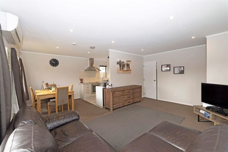 Photo of property in 3 Lori Place, Massey, Auckland, 0614