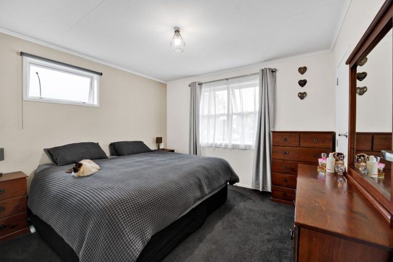 Photo of property in 16 Kauri Street, Merrilands, New Plymouth, 4312