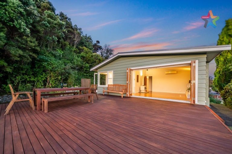 Photo of property in 15 Acheron Road, Paremata, Porirua, 5026