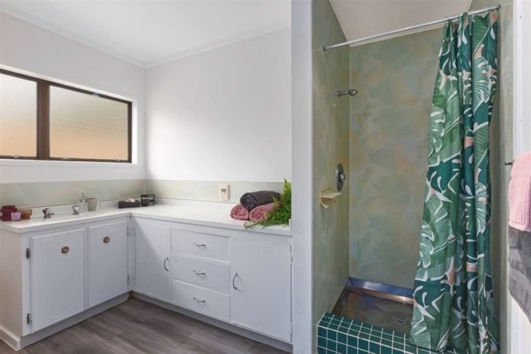 Photo of property in 2 Garboard Lane, Whitby, Porirua, 5024