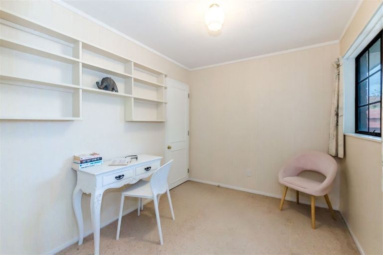 Photo of property in 56a Rewarewa Crescent, Waikanae, 5036