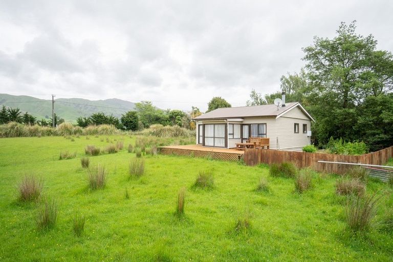 Photo of property in 765 Makerua Road, Tokomaru, Palmerston North, 4474