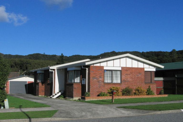 Photo of property in 15 Karamea Grove, Wainuiomata, Lower Hutt, 5014