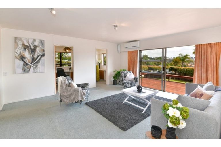 Photo of property in 77 Matija Place, Red Beach, 0932