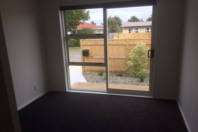 Photo of property in 52 Exeter Crescent, Takaro, Palmerston North, 4412