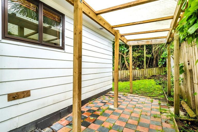 Photo of property in 64 Sunvue Road, Glen Eden, Auckland, 0602