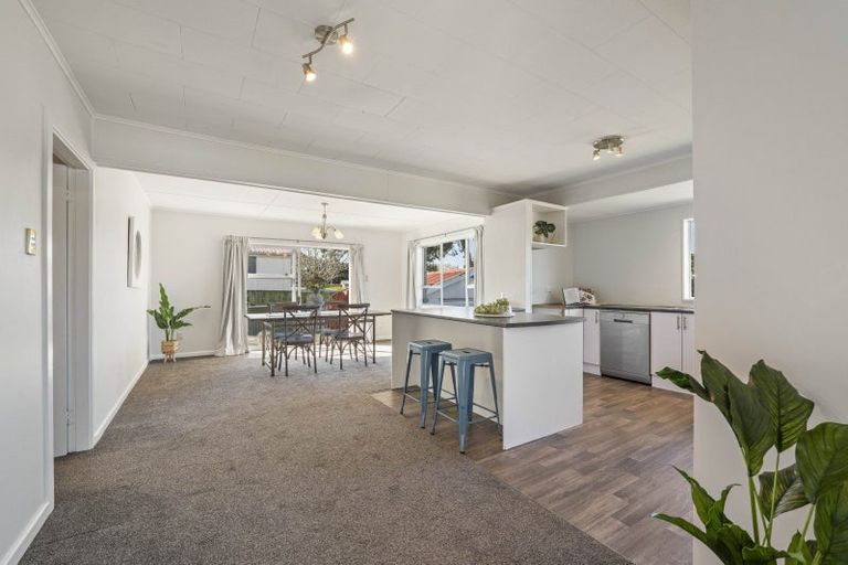 Photo of property in 94 Omata Road, Marfell, New Plymouth, 4310