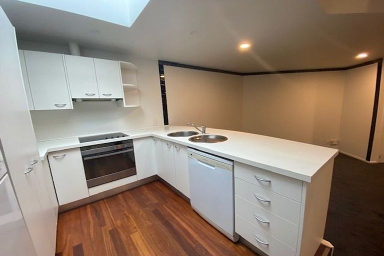 Photo of property in 17u6 Adelaide Road, Mount Cook, Wellington, 6021