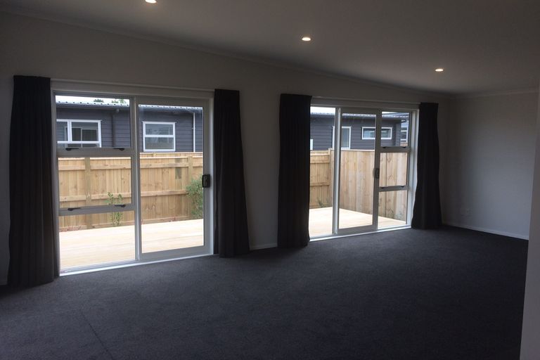 Photo of property in 52 Exeter Crescent, Takaro, Palmerston North, 4412