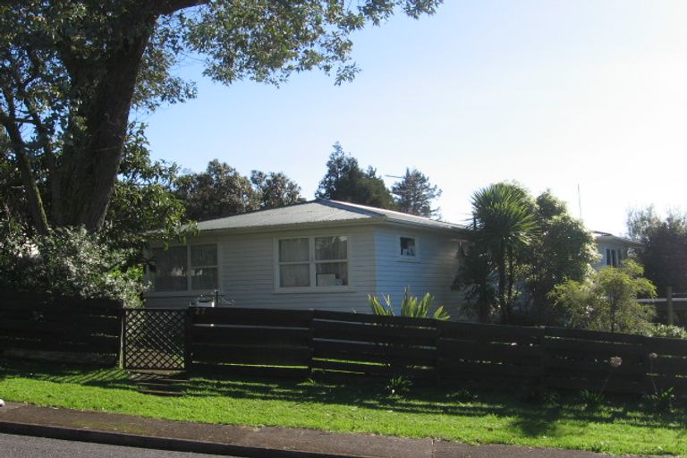 Photo of property in 27 Paewai Road, Glen Eden, Auckland, 0602