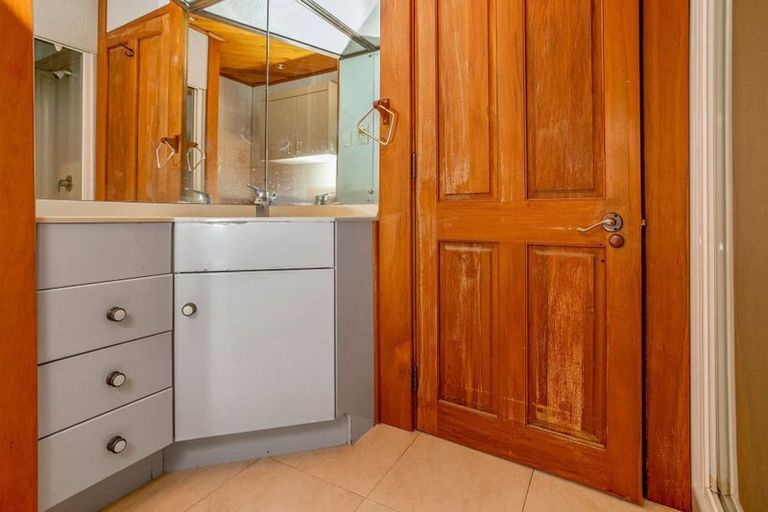 Photo of property in 1/18a Richards Avenue, Forrest Hill, Auckland, 0620