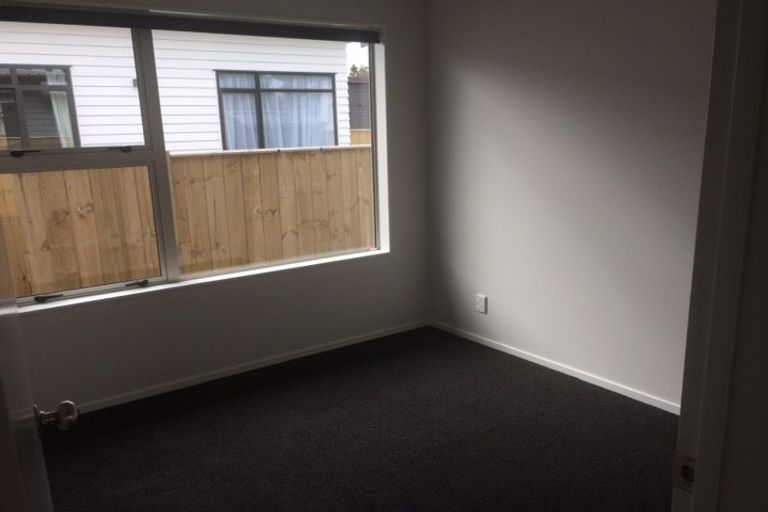 Photo of property in 52 Exeter Crescent, Takaro, Palmerston North, 4412