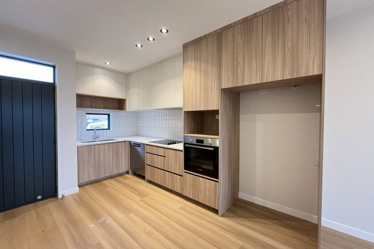 Photo of property in 13 Kuaha Road, Massey, Auckland, 0614