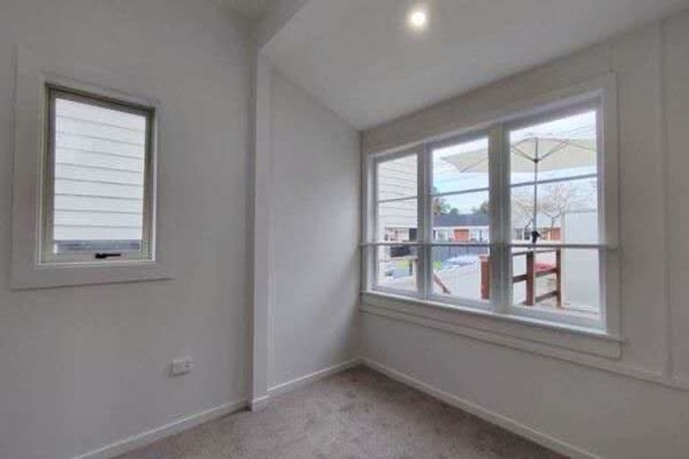 Photo of property in 52 Old Lake Road, Narrow Neck, Auckland, 0624