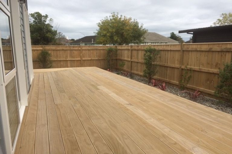 Photo of property in 52 Exeter Crescent, Takaro, Palmerston North, 4412