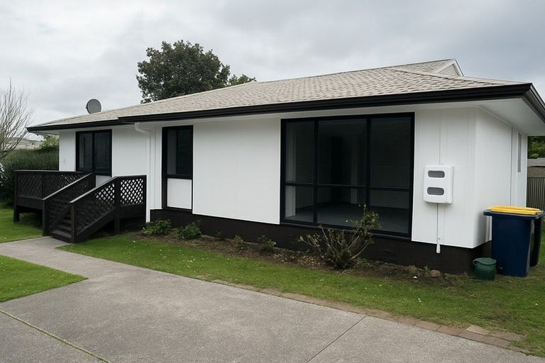 Photo of property in 2/25 Devonshire Road, Unsworth Heights, Auckland, 0632
