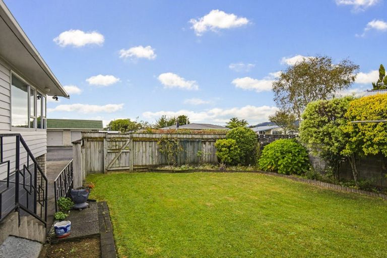 Photo of property in 24 Featherston Street, Levin, 5510