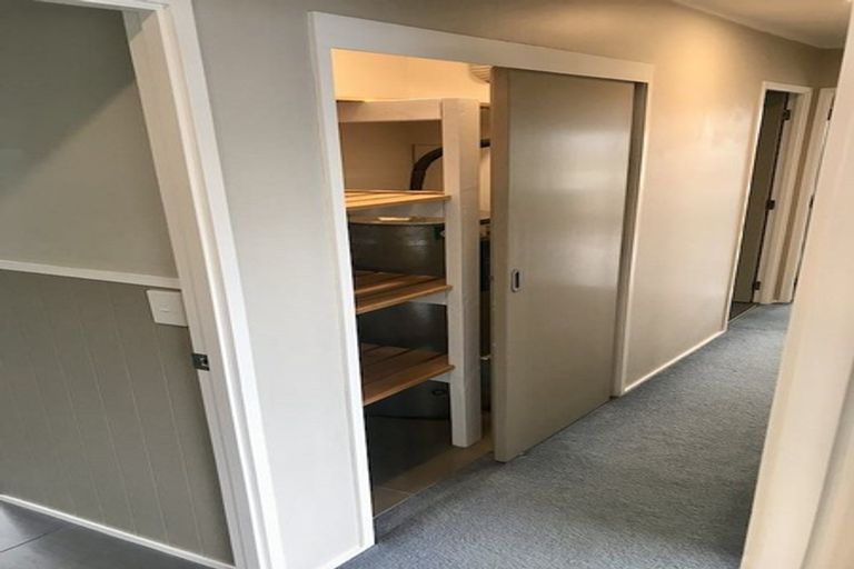 Photo of property in 92 Thurleigh Grove, Karori, Wellington, 6012