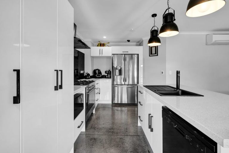 Photo of property in 24 Mahoetahi Road, Sentry Hill, Waitara, 4382