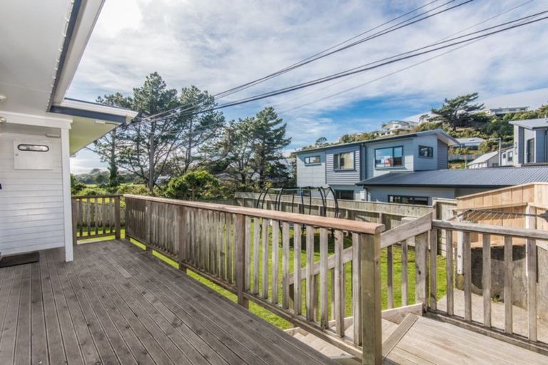 Photo of property in 53 Glanmire Road, Newlands, Wellington, 6037