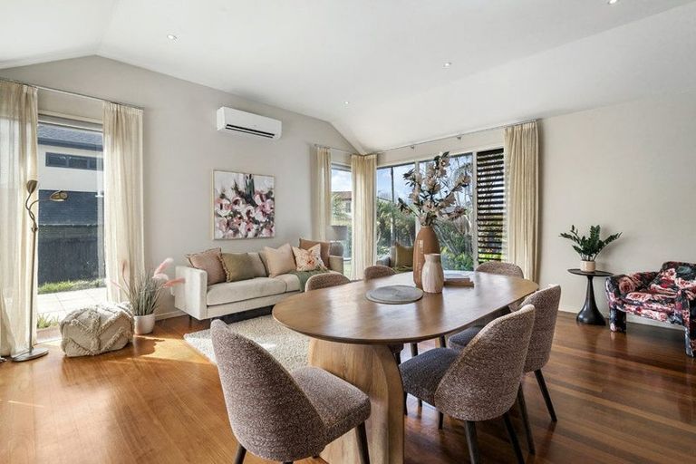 Photo of property in 19 English Oak Drive, Schnapper Rock, Auckland, 0632