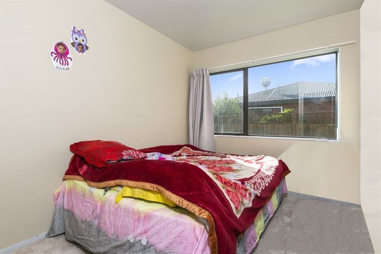 Photo of property in 25 Robertson Road, Favona, Auckland, 2024