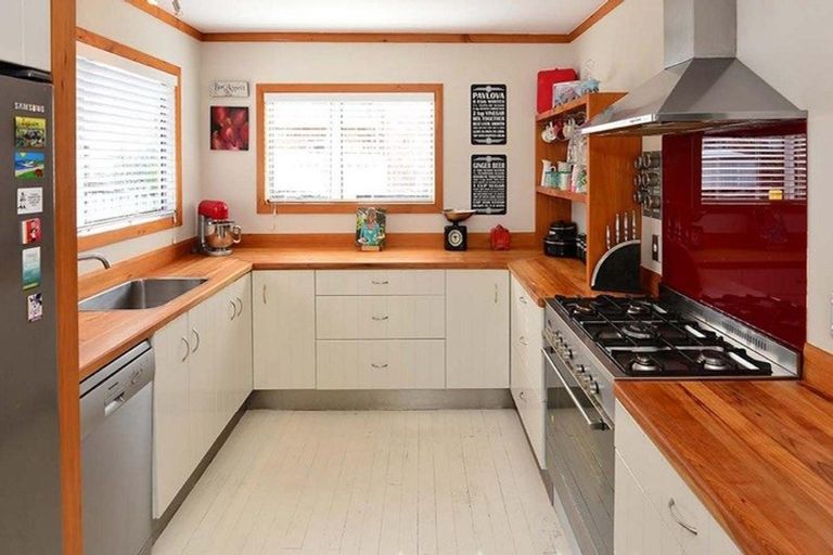 Photo of property in 18 Old North Road, Orewa, 0931