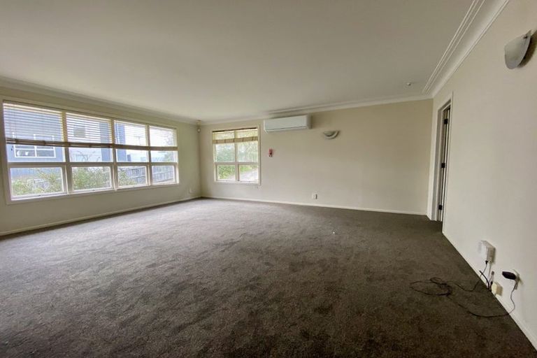 Photo of property in 229 Wairau Road, Totara Vale, Auckland, 0627