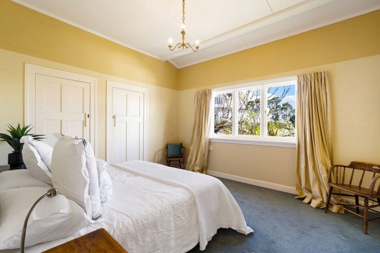Photo of property in 2 Roslyn Road, Bluff Hill, Napier, 4110