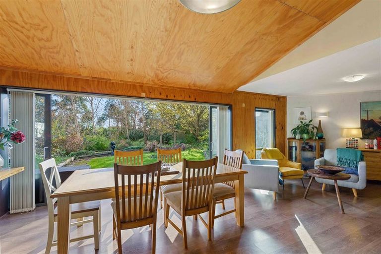 Photo of property in 43 Pehi Kupa Street, Waikanae, 5036