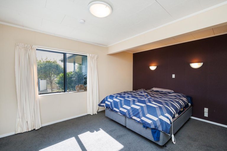 Photo of property in 28 Peppertree Glade, Kelvin Grove, Palmerston North, 4414