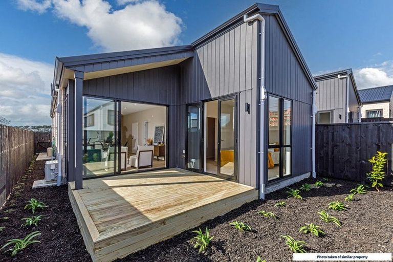 Photo of property in 29 Paretao Street, Massey, 0614