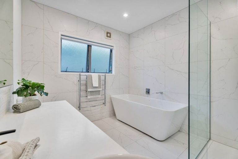 Photo of property in 1 Endymion Place, Half Moon Bay, Auckland, 2012