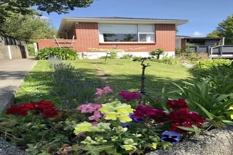 Photo of property in 1 Blue Mountains Road, Silverstream, Upper Hutt, 5019