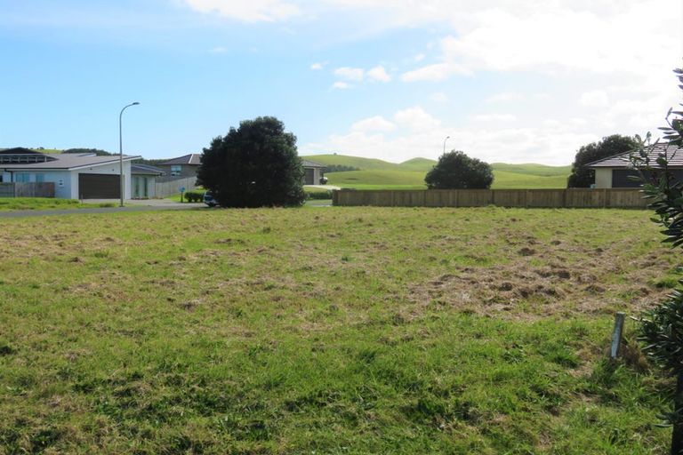 Photo of property in 2 Pipi Place, Baylys Beach, 0377