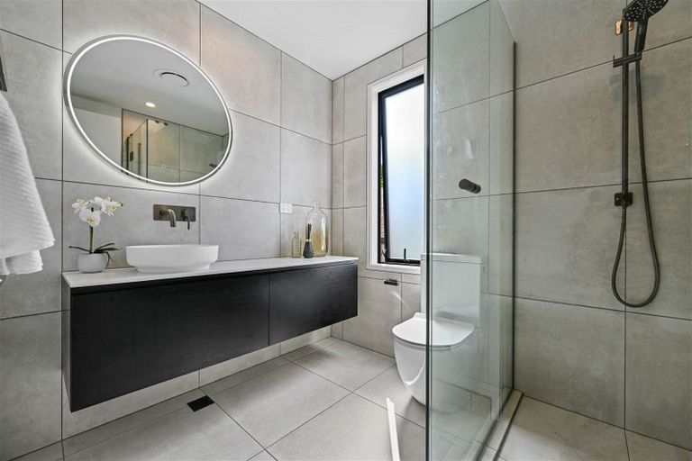 Photo of property in 23u2 Strowan Avenue, Fairfield, Hamilton, 3214
