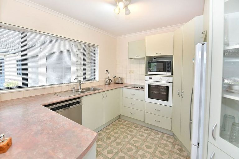 Photo of property in 12 Francis Skinner Place, Orewa, 0931