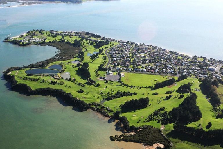 Photo of property in 32 Korowhiti Road, Clarks Beach, 2122