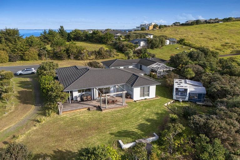 Photo of property in 51 Balboa Drive, Matakatia, Whangaparaoa, 0930