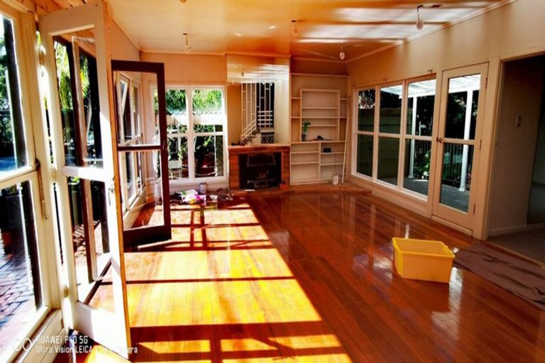 Photo of property in 224 Godley Road, Titirangi, Auckland, 0604