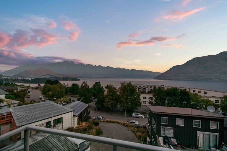 Photo of property in 16b Sainsbury Road, Fernhill, Queenstown, 9300