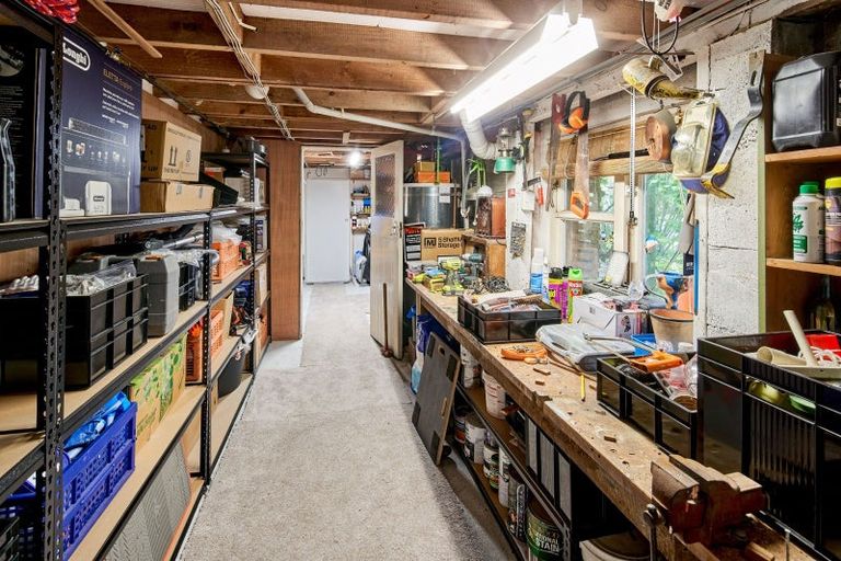 Photo of property in 60 Pomare Road, Tirohanga, Lower Hutt, 5010