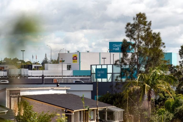 Photo of property in 2/1 Mulberry Place, Glenfield, Auckland, 0629