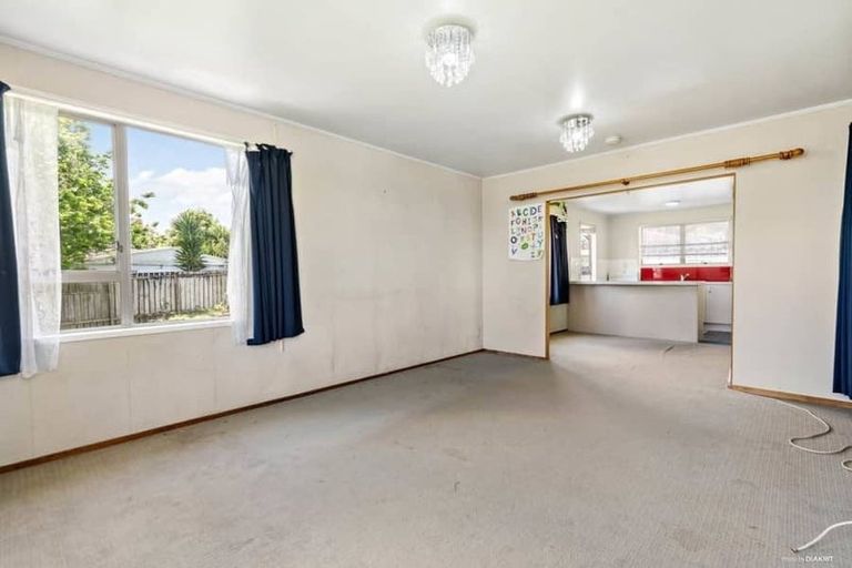 Photo of property in 374 Roscommon Road, Clendon Park, Auckland, 2103