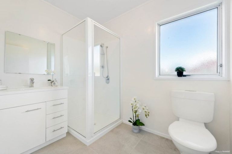 Photo of property in 3 Bundena Place, Clendon Park, Auckland, 2103