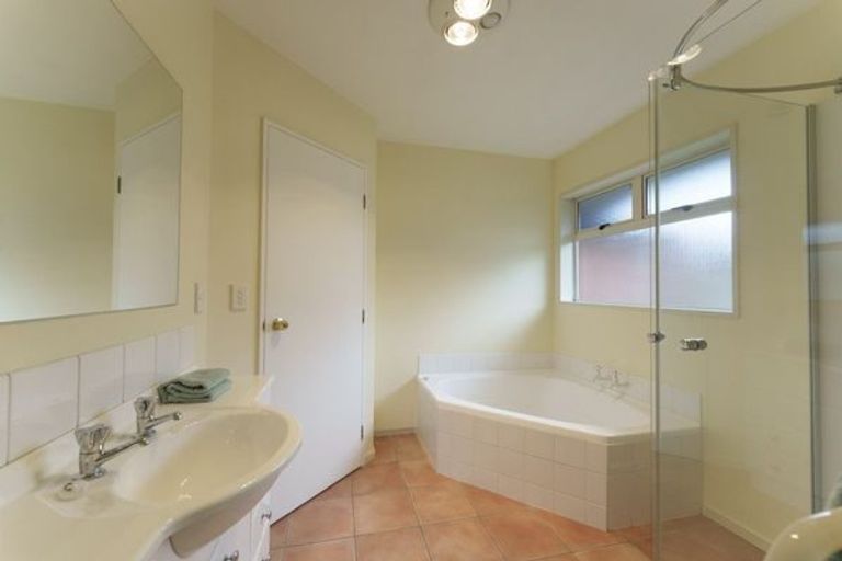 Photo of property in 395a Yaldhurst Road, Russley, Christchurch, 8042