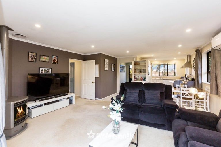 Photo of property in 2a Redwood Street, Elderslea, Upper Hutt, 5018
