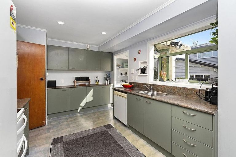 Photo of property in 642 Te Atatu Road, Te Atatu Peninsula, Auckland, 0610